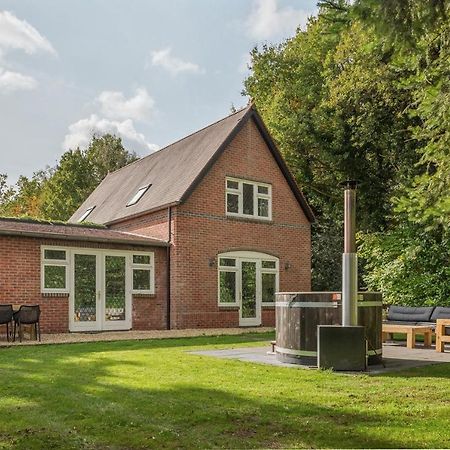 Beautiful English Villa With Hottub Zuidwolde  Exterior foto