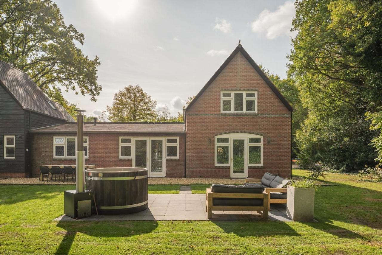 Beautiful English Villa With Hottub Zuidwolde  Exterior foto